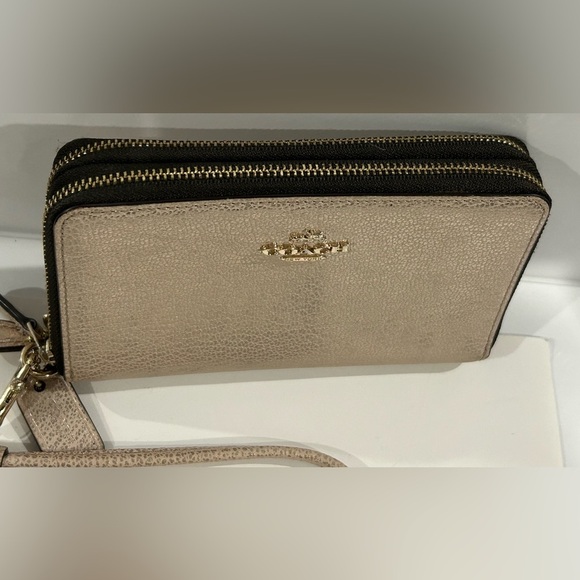 Coach Metallic Gold leather Wristlet wallet clutch - Picture 3 of 9